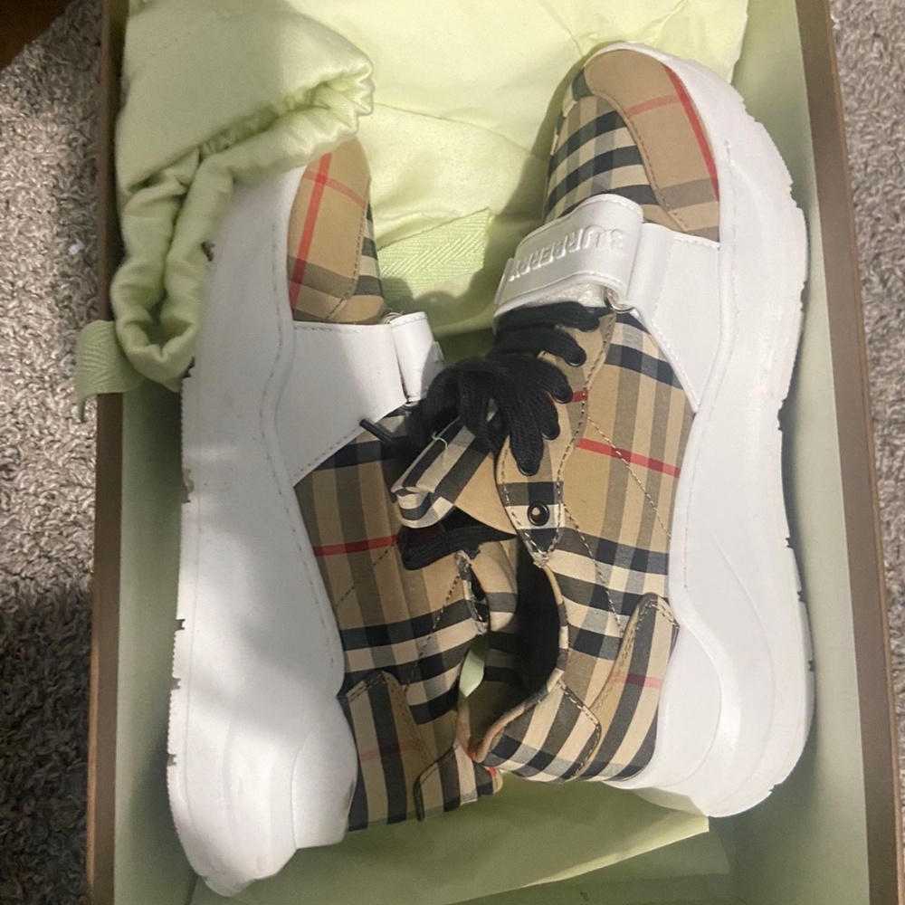 Burberry sneakers